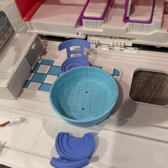 Peppa Pig Peppa’s Adventures Peppa’s Family Motorhome Toy playset - Picture 7 of 10